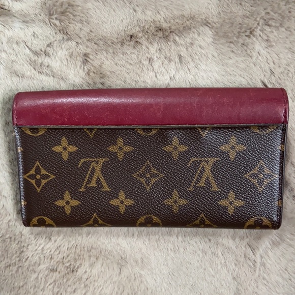 Louis Vuitton Venus wallet - Picture 3 of 14